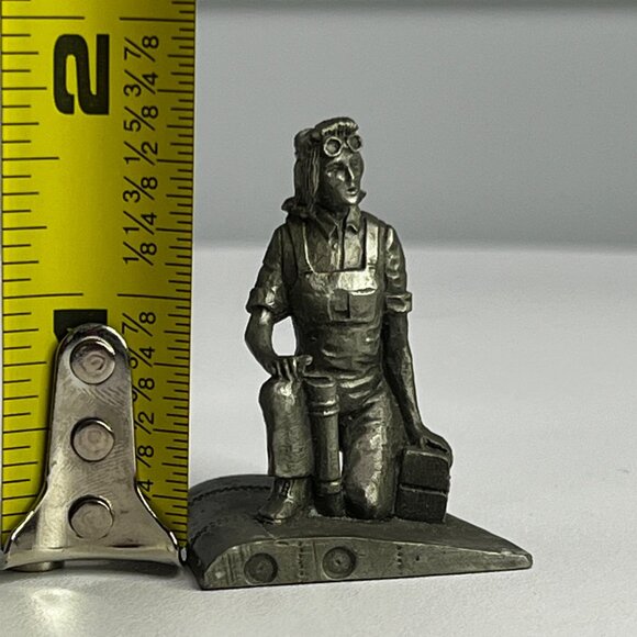 Franklin Mint Pewter Figurine "Giving Her All" 1938-1947 Collectible From 1980 - Picture 5 of 9
